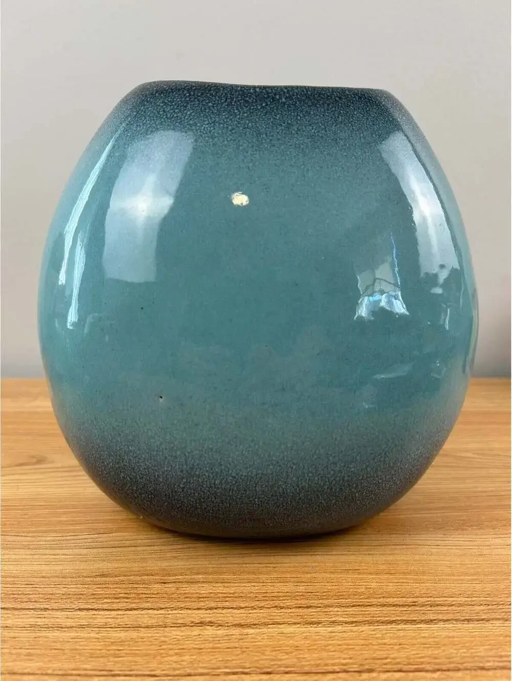 GLIDDEN ART POTTERY MCM VASE #40 STRIKING AQUA SPECKLED GLAZE 9